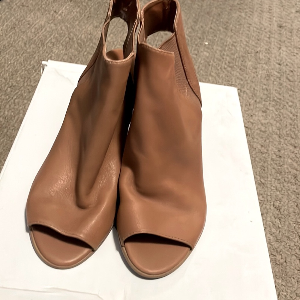 Steve Madden Nobel Cognac open toe leather heels